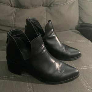 Blonde Eliza black booties